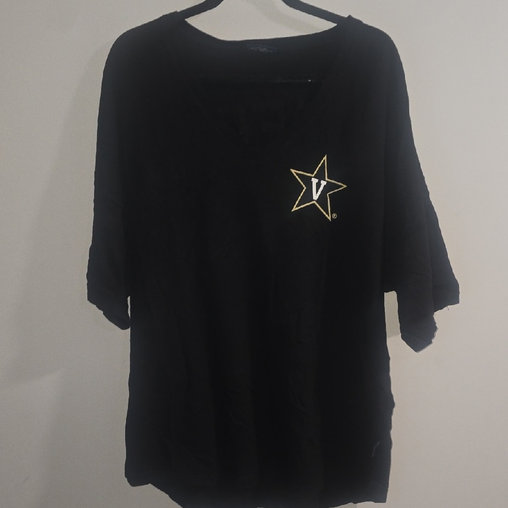 Chic Black V-Neck Tee with Star Detail